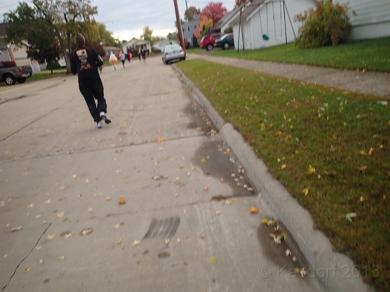 2013 Wicked 10K 140.JPG - Ooops, I think it was a misfire... Actually I deleted about 8 "movies" and 4-5 pictures of the ground.